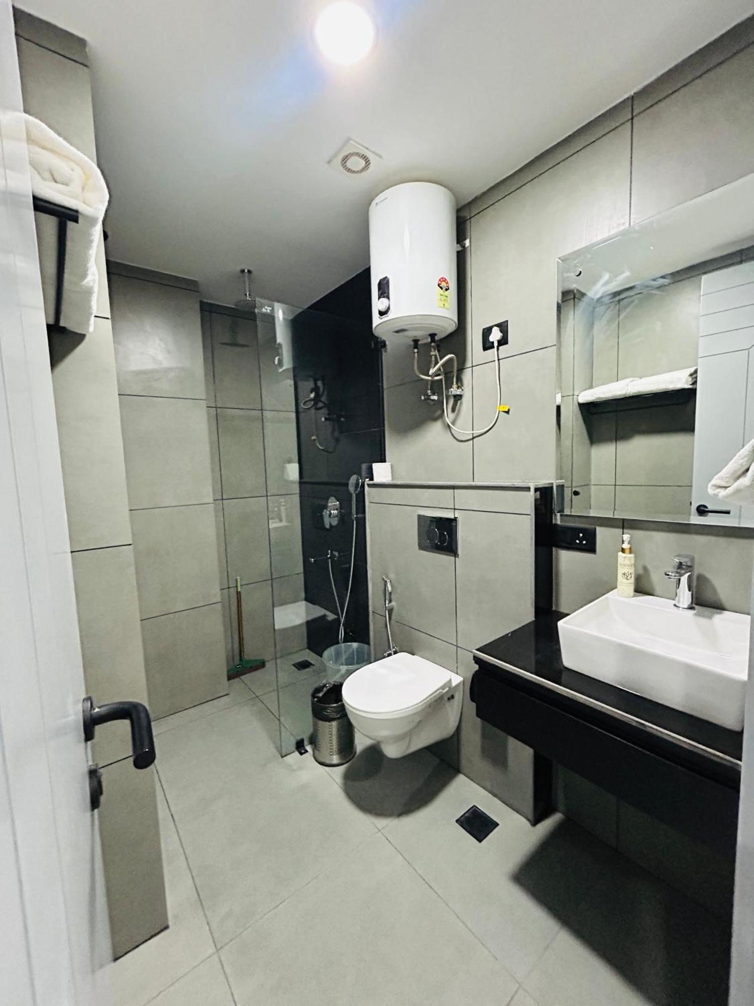גורגאון Bedchambers Luxury Apartment Near Golf Course Road מראה חיצוני תמונה