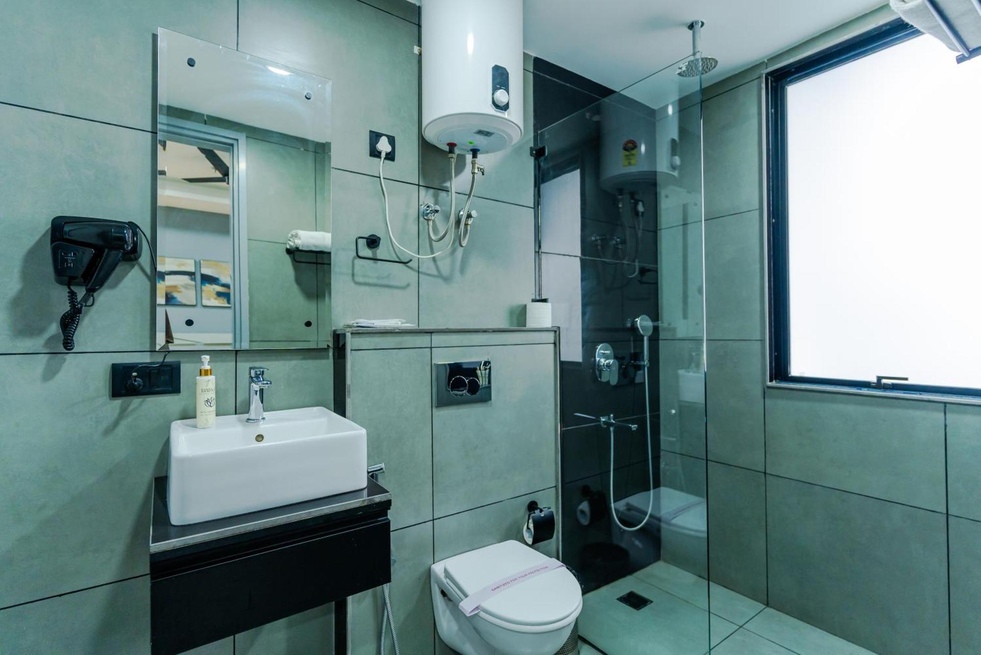 גורגאון Bedchambers Luxury Apartment Near Golf Course Road מראה חיצוני תמונה